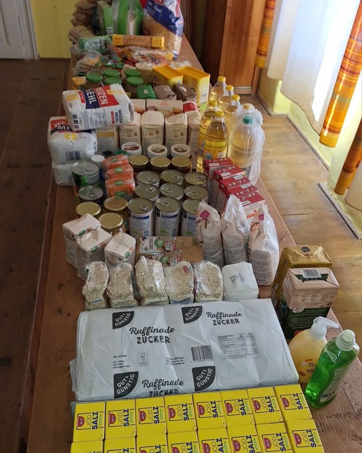 The food donations were handed over and sorted by Elvira. This will be used to cook for